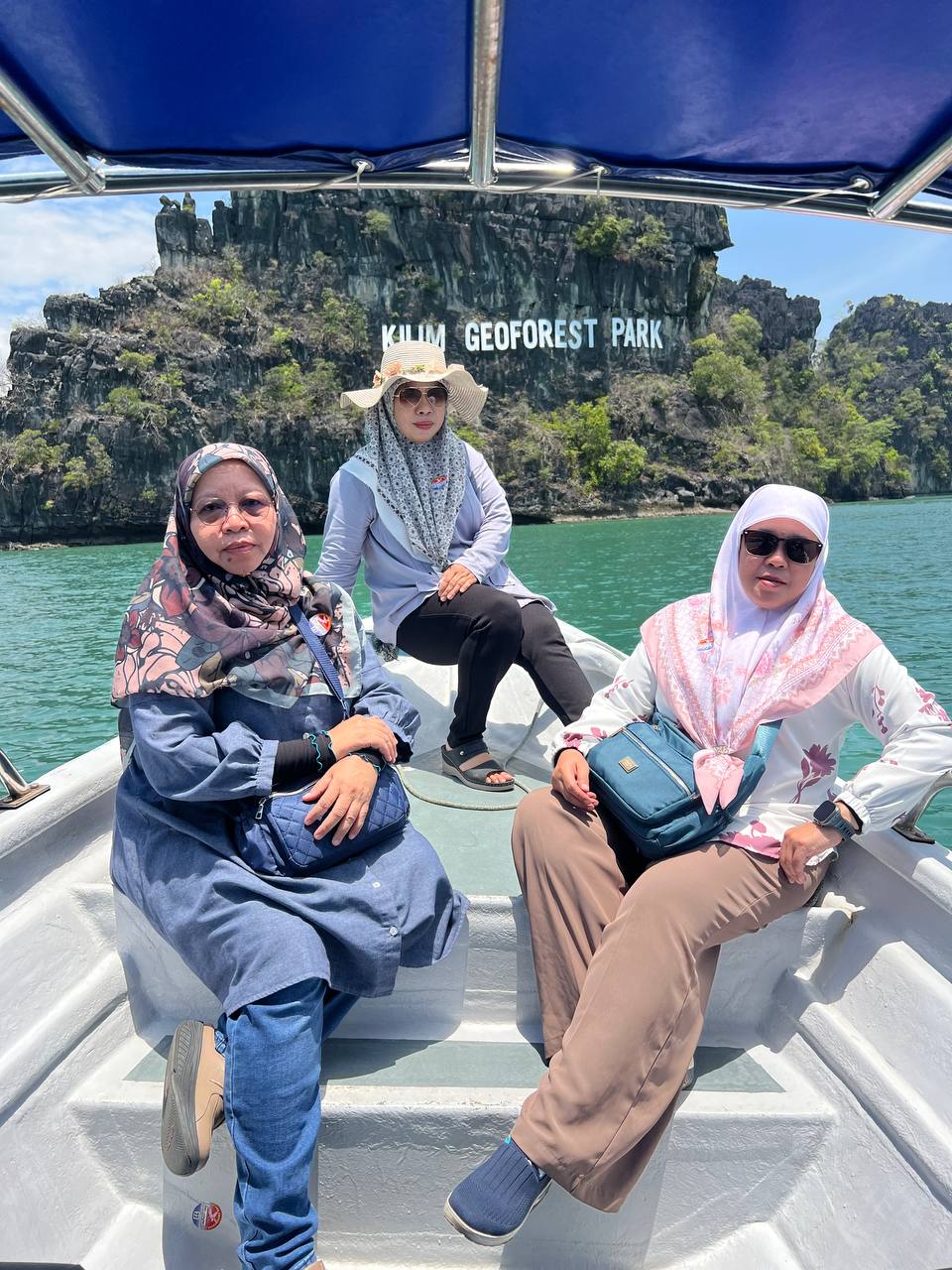 Langkawi: Kilim Mangrove Boat Tour with Lunch and Pickup
